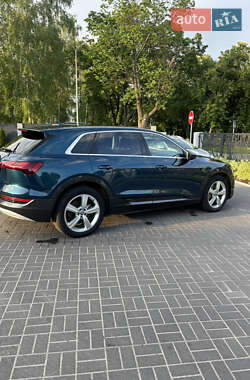 Внедорожник / Кроссовер Audi e-tron 2019 в 