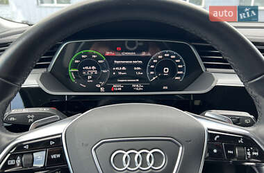 Позашляховик / Кросовер Audi e-tron 2022 в 