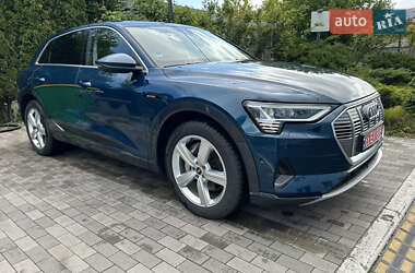 Позашляховик / Кросовер Audi e-tron 2022 в 