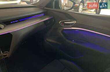 Позашляховик / Кросовер Audi e-tron 2020 в 