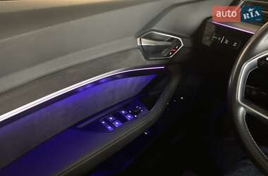 Позашляховик / Кросовер Audi e-tron 2020 в 