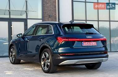 Внедорожник / Кроссовер Audi e-tron 2021 в 