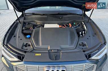 Внедорожник / Кроссовер Audi e-tron 2021 в 