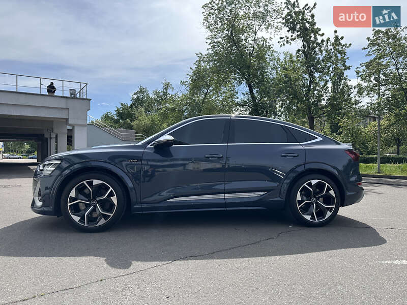 Внедорожник / Кроссовер Audi e-tron 2021 в 