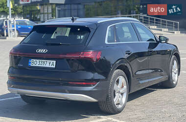 Внедорожник / Кроссовер Audi e-tron 2022 в 