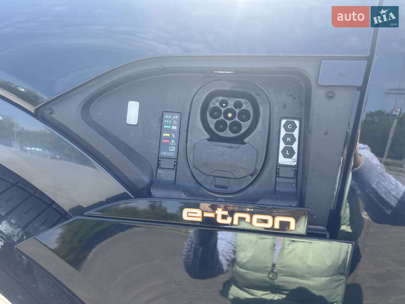 Позашляховик / Кросовер Audi e-tron 2022 в Заліщиках