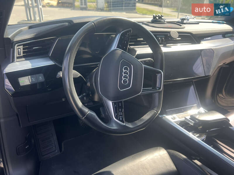 Позашляховик / Кросовер Audi e-tron 2022 в Заліщиках