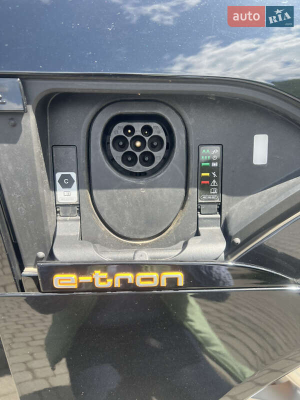Позашляховик / Кросовер Audi e-tron 2022 в Заліщиках