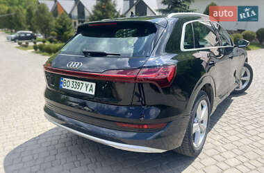 Внедорожник / Кроссовер Audi e-tron 2022 в 