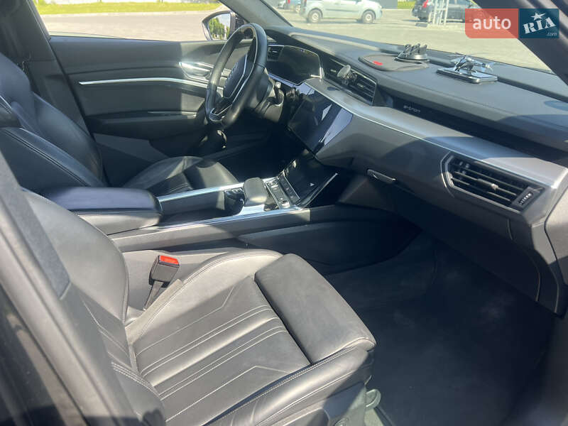 Позашляховик / Кросовер Audi e-tron 2022 в Заліщиках