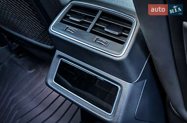 Внедорожник / Кроссовер Audi e-tron 2021 в 