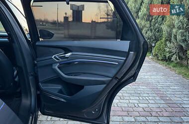 Внедорожник / Кроссовер Audi e-tron 2021 в 