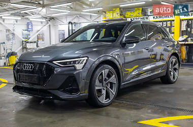 Позашляховик / Кросовер Audi e-tron 2021 в 