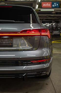 Позашляховик / Кросовер Audi e-tron 2021 в 