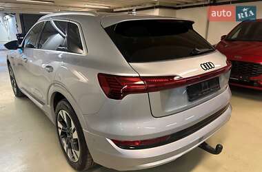 Внедорожник / Кроссовер Audi e-tron 2021 в 