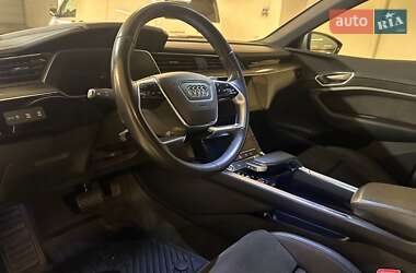 Внедорожник / Кроссовер Audi e-tron 2021 в 