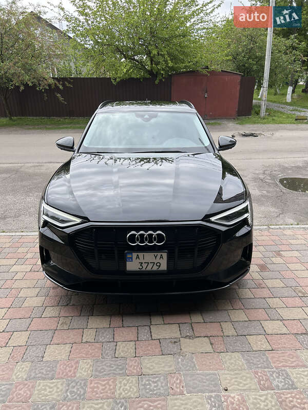 Внедорожник / Кроссовер Audi e-tron 2020 в 