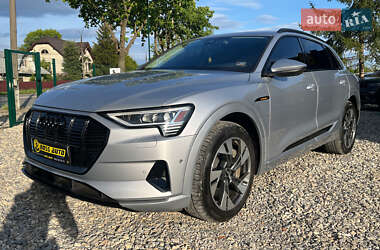 Внедорожник / Кроссовер Audi e-tron 2022 в 