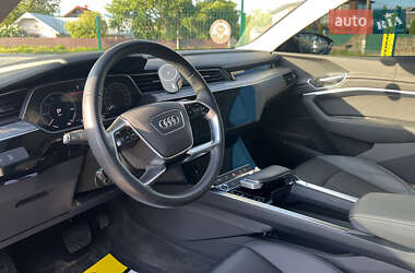 Внедорожник / Кроссовер Audi e-tron 2022 в 