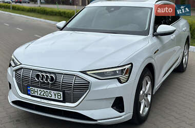 Внедорожник / Кроссовер Audi e-tron 2019 в 