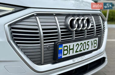 Внедорожник / Кроссовер Audi e-tron 2019 в 