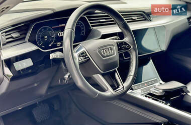 Внедорожник / Кроссовер Audi e-tron 2019 в 