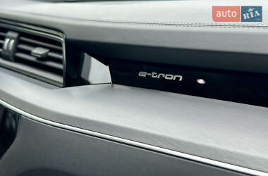 Внедорожник / Кроссовер Audi e-tron 2019 в 