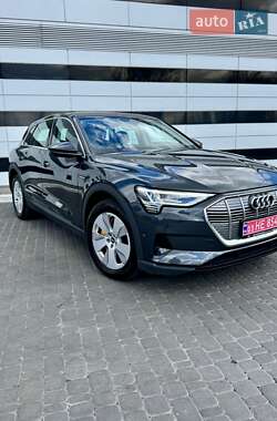 Позашляховик / Кросовер Audi e-tron 2021 в 
