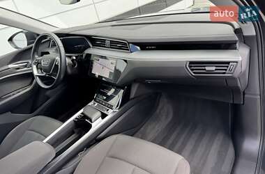 Позашляховик / Кросовер Audi e-tron 2021 в 