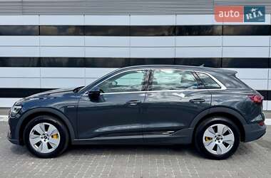Позашляховик / Кросовер Audi e-tron 2021 в 