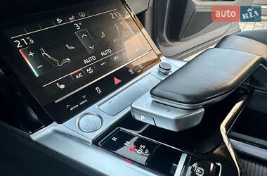 Внедорожник / Кроссовер Audi e-tron 2020 в 