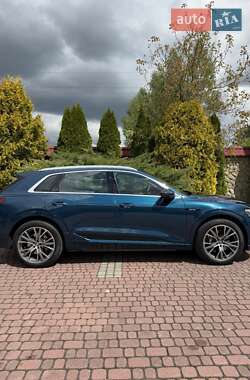 Внедорожник / Кроссовер Audi e-tron 2020 в 