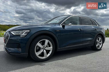 Внедорожник / Кроссовер Audi e-tron 2021 в 