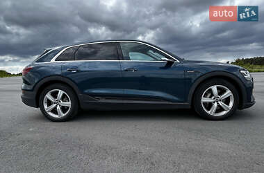 Внедорожник / Кроссовер Audi e-tron 2021 в 
