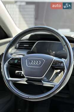 Позашляховик / Кросовер Audi e-tron 2020 в 