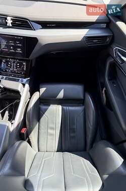Позашляховик / Кросовер Audi e-tron 2020 в 