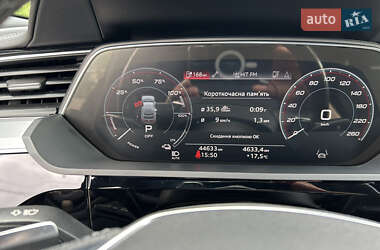 Внедорожник / Кроссовер Audi e-tron 2022 в 