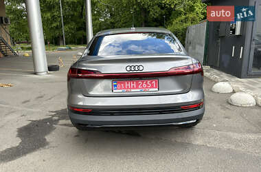 Внедорожник / Кроссовер Audi e-tron 2022 в 