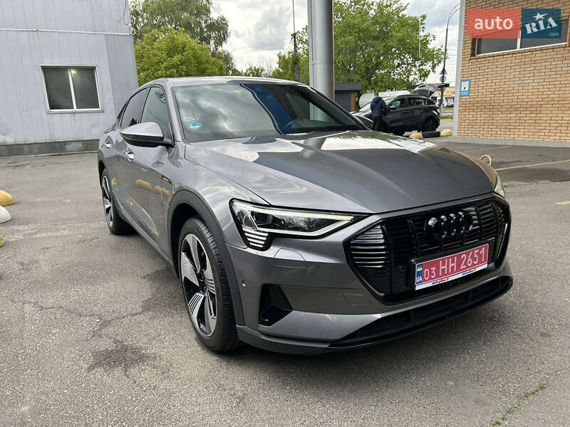 Внедорожник / Кроссовер Audi e-tron 2022 в 