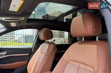 Внедорожник / Кроссовер Audi e-tron 2019 в 