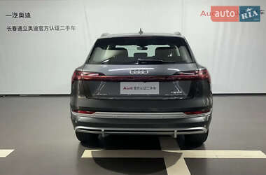 Позашляховик / Кросовер Audi e-tron 2023 в 