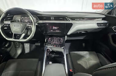 Позашляховик / Кросовер Audi e-tron 2023 в 