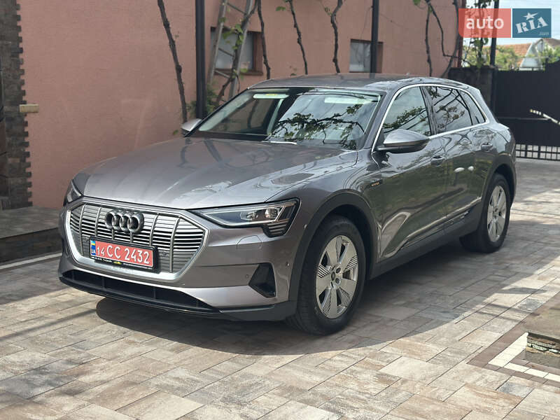 Внедорожник / Кроссовер Audi e-tron 2020 в 