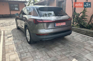 Внедорожник / Кроссовер Audi e-tron 2020 в 