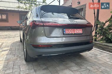 Внедорожник / Кроссовер Audi e-tron 2020 в 