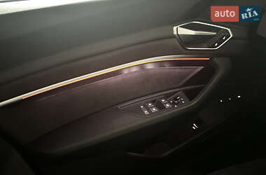 Внедорожник / Кроссовер Audi e-tron 2020 в 