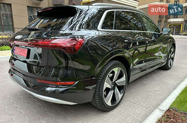 Внедорожник / Кроссовер Audi e-tron 2021 в 