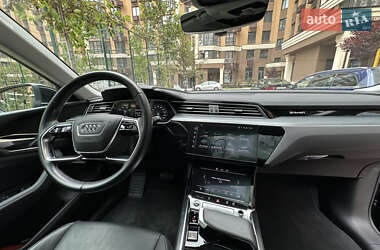 Внедорожник / Кроссовер Audi e-tron 2021 в 