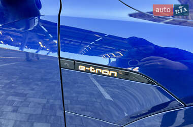 Позашляховик / Кросовер Audi e-tron 2020 в 
