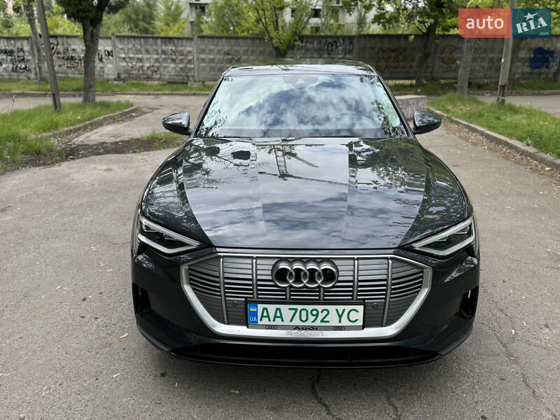 Позашляховик / Кросовер Audi e-tron 2021 в Києві